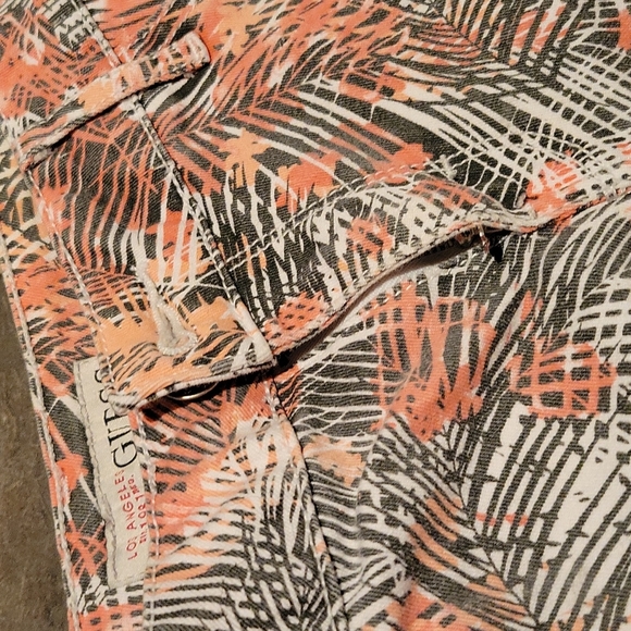 Guess Shorts - Picture 2 of 4